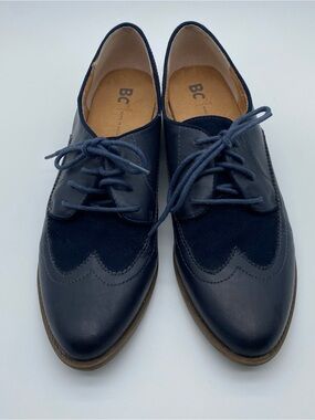 Born California (BC) Navy Brogue Shoes Women's 10 Vegan Leather Two-Tone
